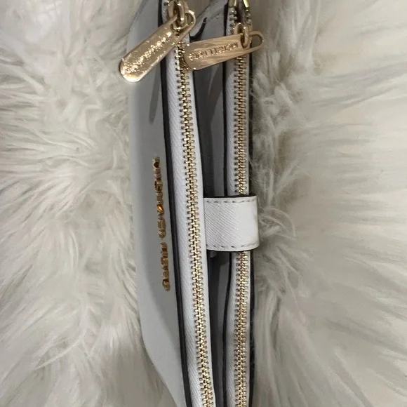 Michael Kors White Wristlet with Gold Details - Picture 5 of 7